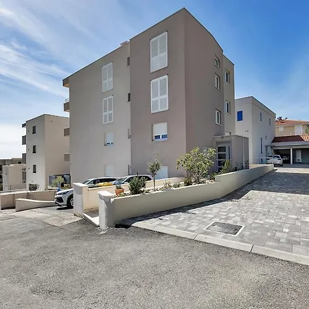 Bamboo House App 3 - Exklusiv * ماكارسكا